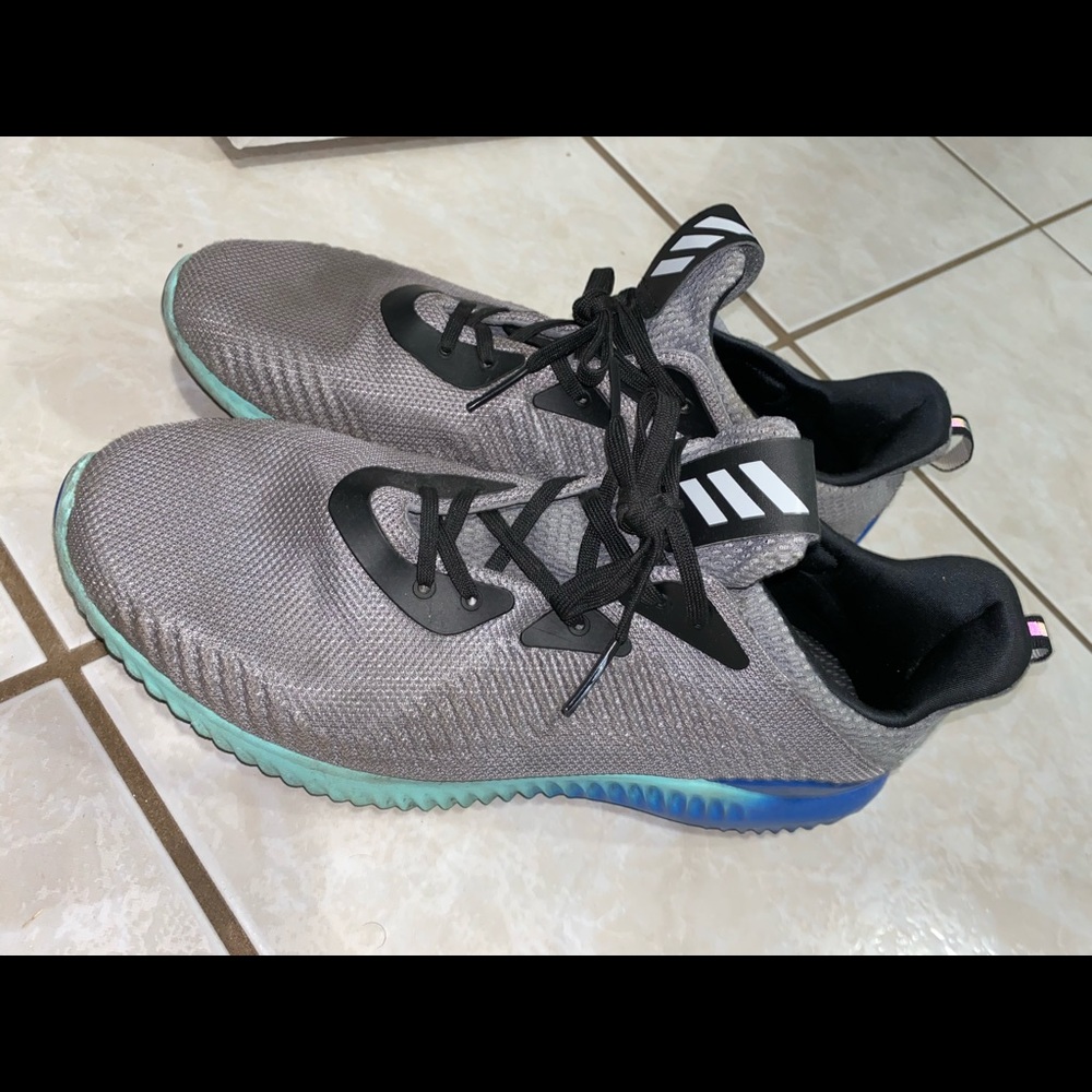 Adidas shoes - Picture 3 of 5